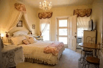 Cozy Bed and Breakfast in Geneva, United States Oscar Swan.gif