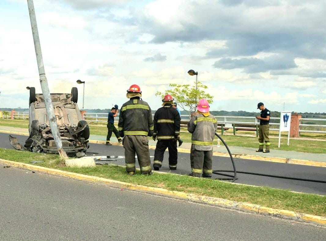 Vuelco en la Avenida Ribereña