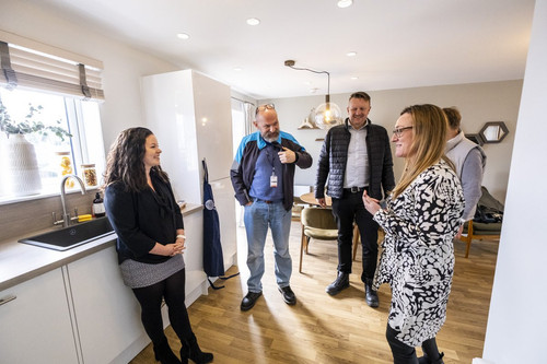 GqV9HdVXIAA Cy1?format=jpg.jpg