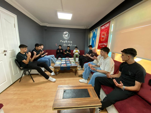 GqcAFzZXUAEui8i.jpg