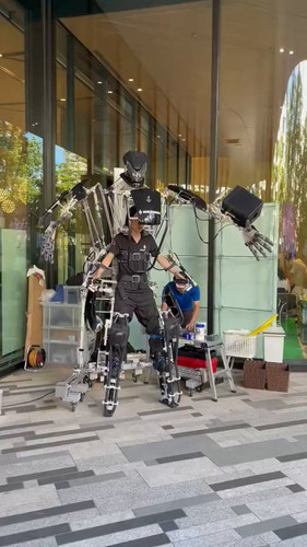 MO2kag2mplroo Wz.jpg