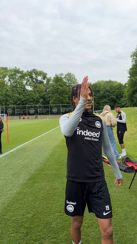 tUquJmuco8y2gI D.jpg