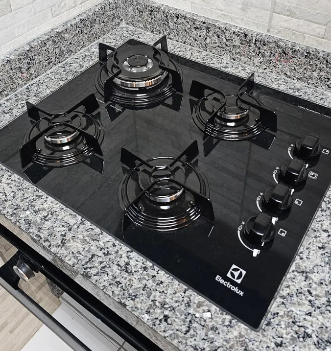 Cooktop KE4TP 4 Bocas a Gás Com Tripla Chama Cor Preto Electrolux 127V/220V