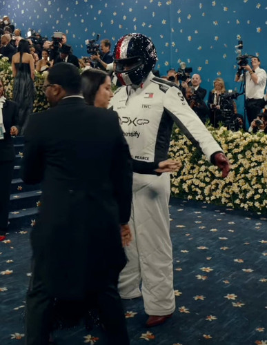  eEh09j1BK6gjgIY.jpg