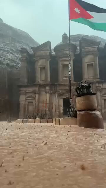 MHyzZngGdk X5C5q.jpg