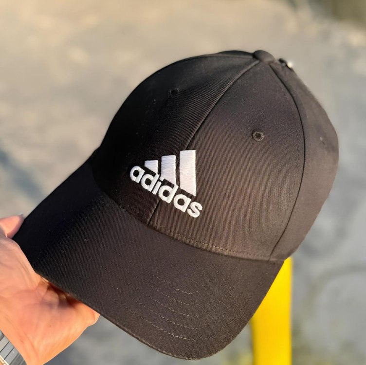 Boné Adidas Aba Curva Strapback Sportwear Logo – Preto+Branco