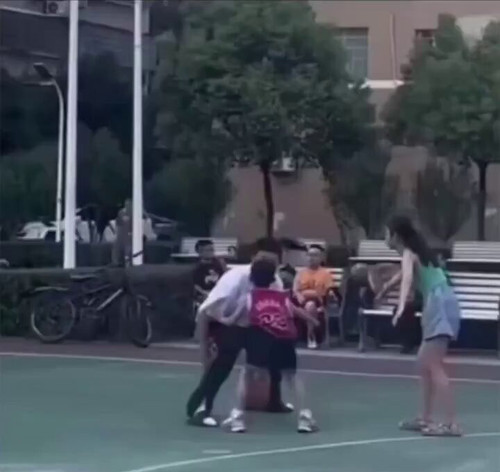 MhnKXXydZjiujj e.jpg