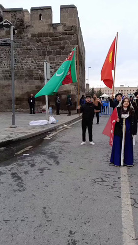 t4lyey3enq5C L0G.jpg