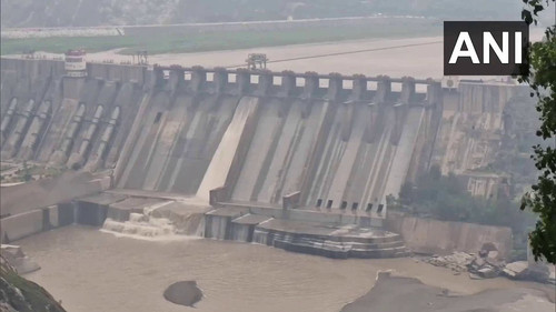 WesCgQ6vB8u1XcY .jpg