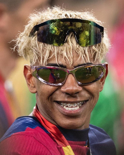 GqTAwxoWQAAUErm.jpg