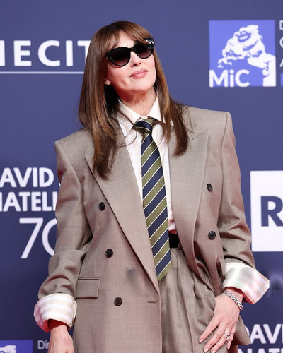 I’m so happy to see you!!!!New Monica Bellucci attends the photocall during the 70th David Di Donate.jpg