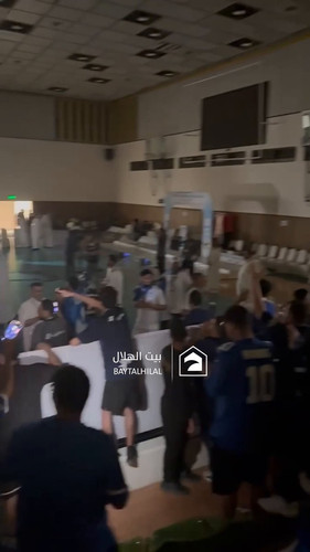 FBH22KQAREdjL44C.jpg