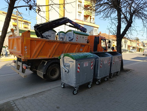 U toku postavljanje novih kontejnera umesto starih i oštećenih