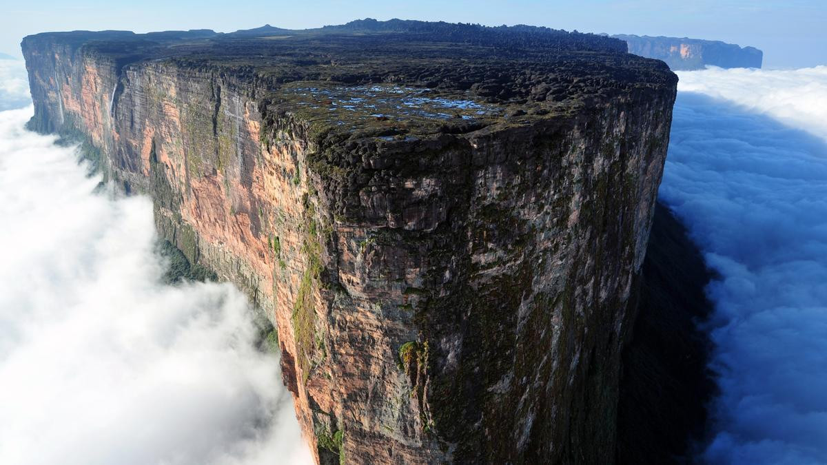 Monte Roraima: il misterioso “mondo perduto” tra 3 nazioni
