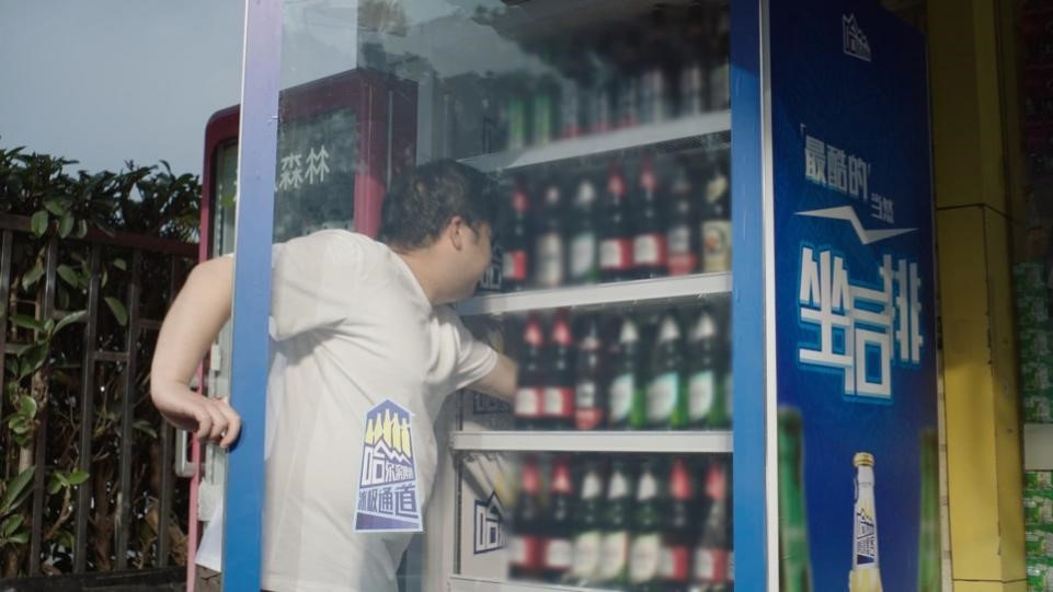 A person looking at a shelf of beveragesDescription automatically generated