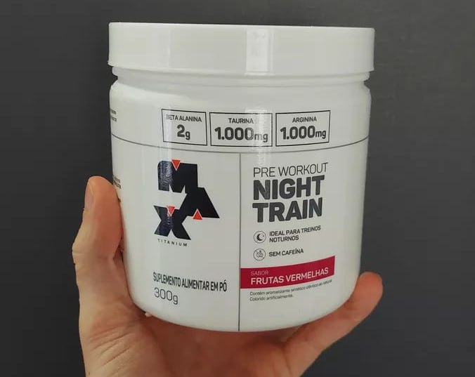 Suplemento Pó Pré Treino Max Titanium Night Train Pote 300gr Sabor Frutas Vermelhas