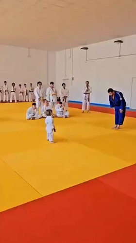 XMnJ9rwFS kh20B1.jpg