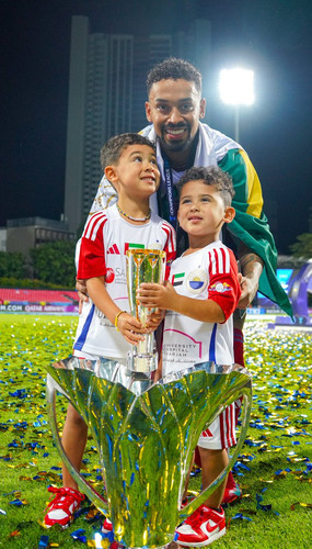 GrS1eXtXsAAAI9V.jpg