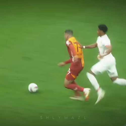 DSZEIGyRPS7Yn8FV.jpg
