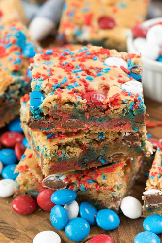 Fireworks Blondies 2 of 6 768x1151.jpg