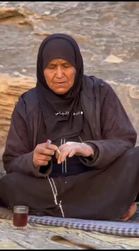 aktZvW2HeDoA82Ug.jpg