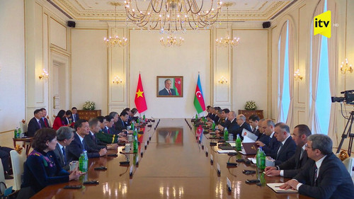 b73FJ49qkLftp7Y .jpg