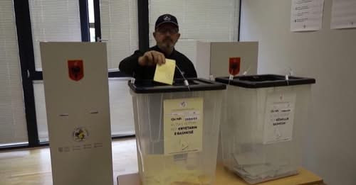 8662456417964928836?url=https%3A%2F%2Fshqiptarja.com%2Fuploads%2F780x440%2F1746786182 sigurianeqendr.jpg