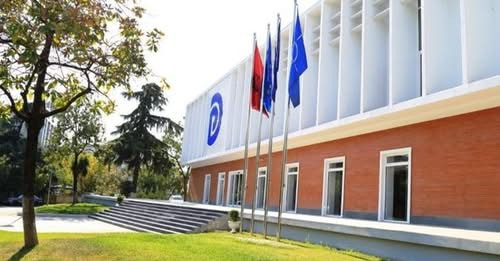 714705516666066333?url=https%3A%2F%2Fshqiptarja.com%2Fuploads%2F780x440%2F1741812226 partiademokrati.jpg