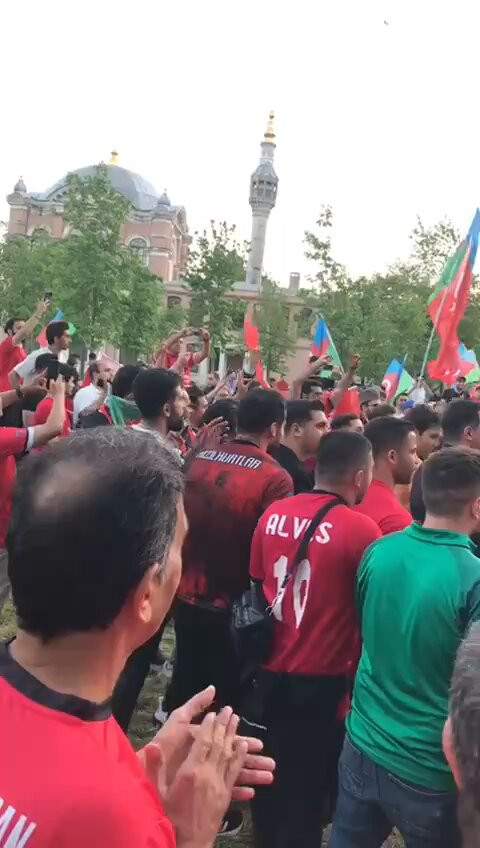 m A33RnSSluIaVud.jpg