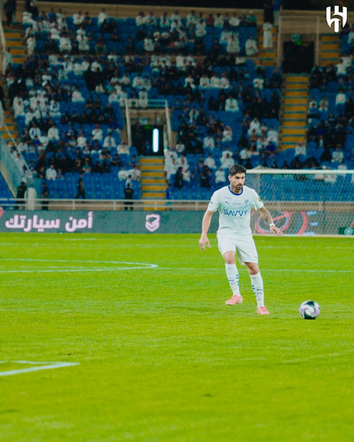 Hi8s9eAJ2 gl5Vxc.jpg