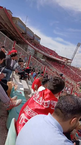 E2WnrebBt lZGAaI.jpg