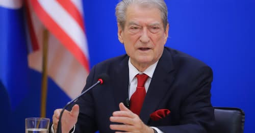 1215288020492130168?url=https%3A%2F%2Fgazetashqiptare.al%2Fwp content%2Fuploads%2F2025%2F05%2FWhatsA.jpg