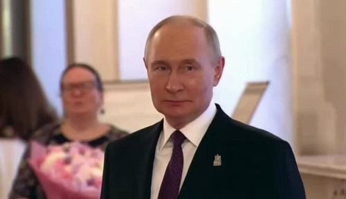 ULv xNEW8A0TURvf.jpg