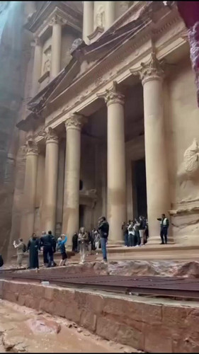 GwEdOI AyW4H9J8k.jpg