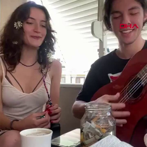 ykF2sOnkkMB77 it.jpg