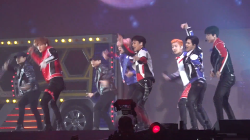 Blackpink.&.The.K Pop.Takeover.2024.1080p.AMZN.WEB DL.DD+2.0.H.264 playWEB.0:12:26.png