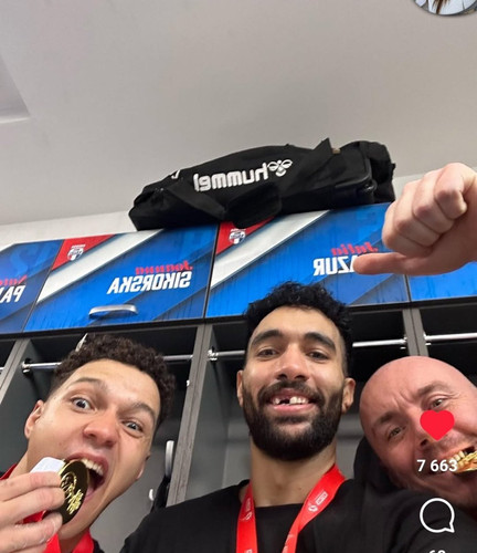 GoekQXkWoAABaYn.jpg