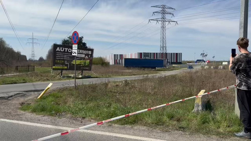 sZb2XMzqmY2w A t.jpg