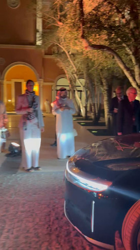 7HljQ WCUXuJ2fdw.jpg