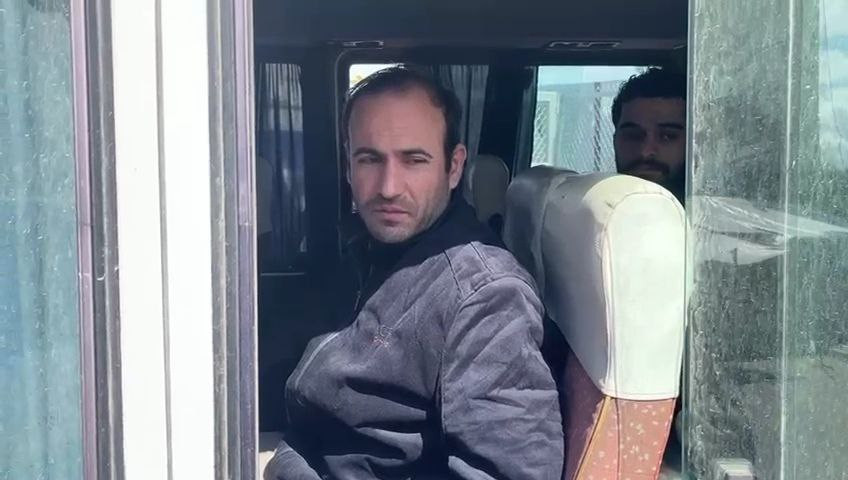 أسرى وصلوا قبل قليل إلى مستشفى شهداء الأقصى بدير البلح بعد أن تحرروا من سجون الاحتلال....