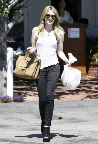 at fred segal in west hollywood 31 03 2011 v0 07tvt8vk4yfe17c32fe42ecf7a4dc.webp