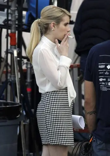 on the set of scream queens 2015 v0 8zwmhqlzz00e176026614e019845b.webp