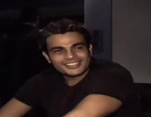 ApiBGTZaysCqyp5B.jpg