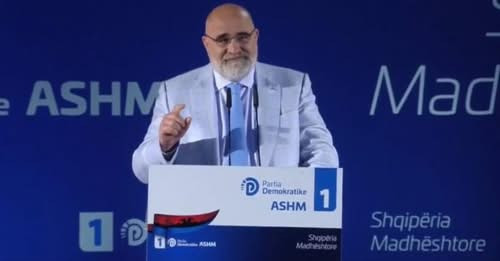 12360018652666792675?url=https%3A%2F%2Fshqiptarja.com%2Fuploads%2F780x440%2F1744475679 chrislacivita.jpg