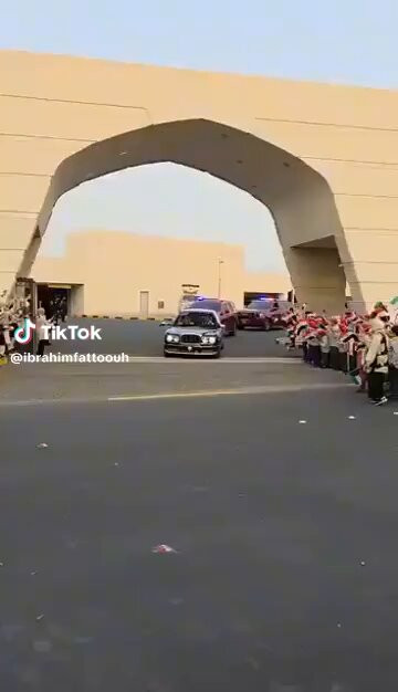 dx5 6J muEHEqZTc.jpg