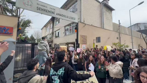 lsAyFjojmQyIdIV9.jpg