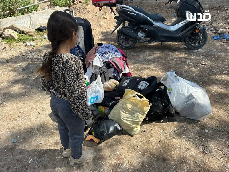 الاحتلال يطرد عائلات فلسطينية من منازلها في حارة المطار بمخيم طولكرم....