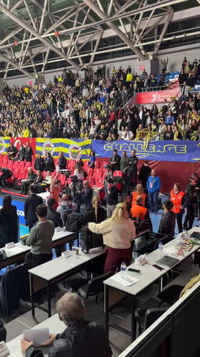 jvdfaA0tD8YdTY l.jpg