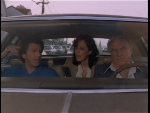 cap Crazy.Like.A.Fox.S01E01.Pilot.WEB DL.AAC2.0.H.264 BTN 00 10 46 03.jpg
