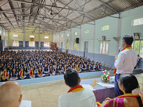 ಡಾ. ಕುಮಾರ ಚಾಲನೆ4.jpg